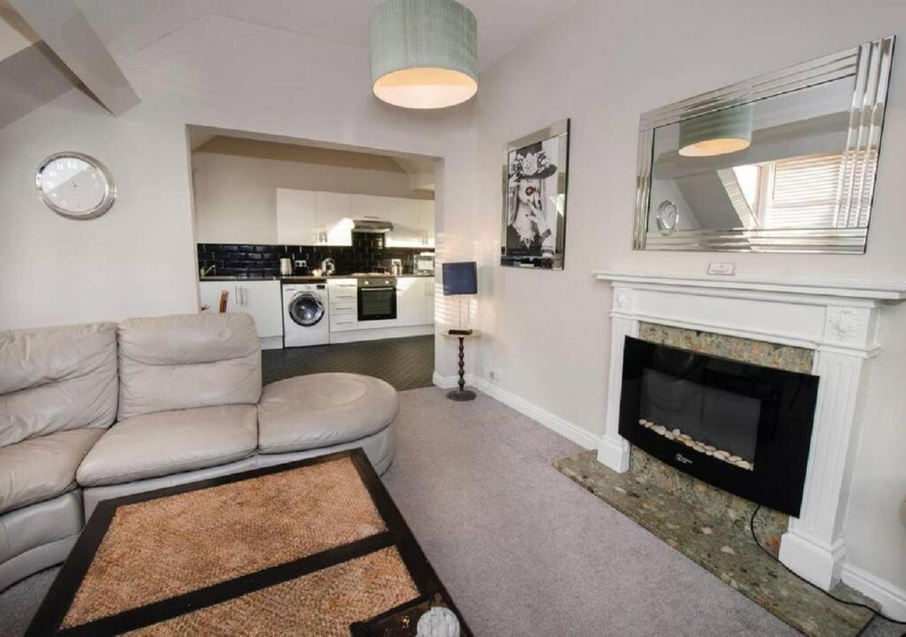 Sandmartin - Top Floor 3-Bed Apartment Sea Views & Parking Scarborough Buitenkant foto