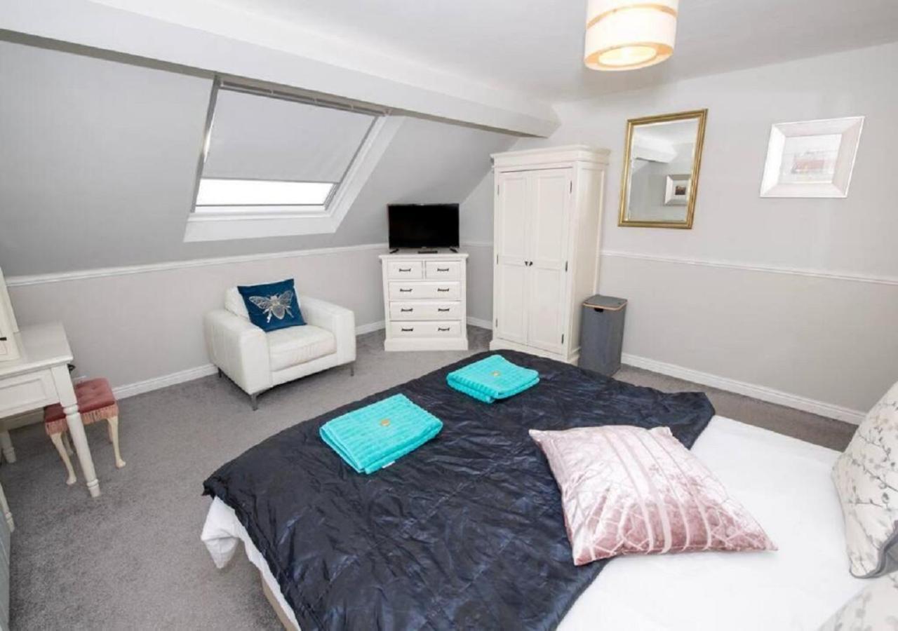 Sandmartin - Top Floor 3-Bed Apartment Sea Views & Parking Scarborough Buitenkant foto