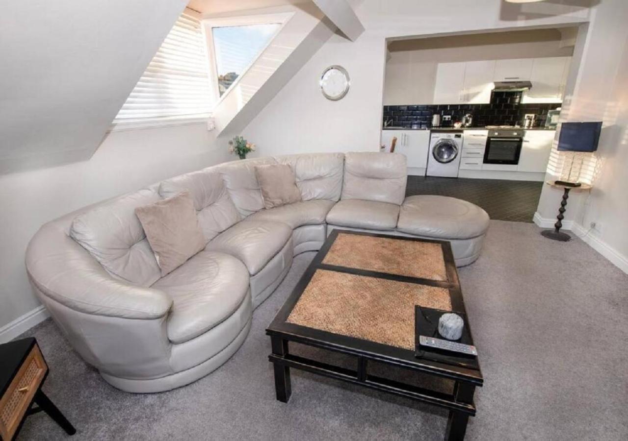 Sandmartin - Top Floor 3-Bed Apartment Sea Views & Parking Scarborough Buitenkant foto