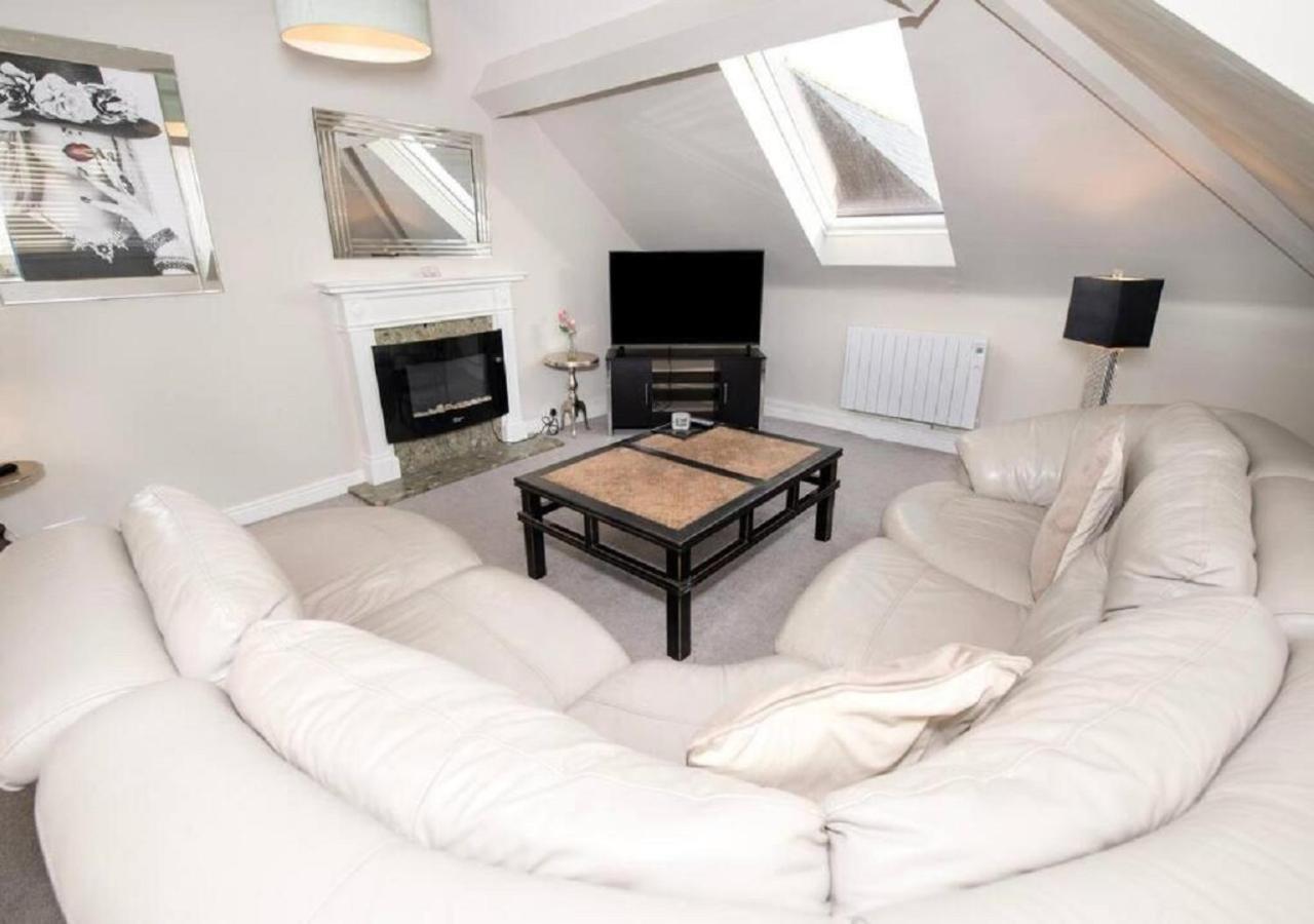Sandmartin - Top Floor 3-Bed Apartment Sea Views & Parking Scarborough Buitenkant foto
