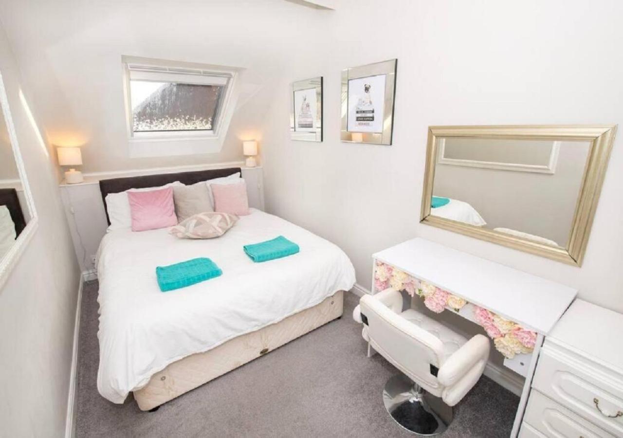 Sandmartin - Top Floor 3-Bed Apartment Sea Views & Parking Scarborough Buitenkant foto
