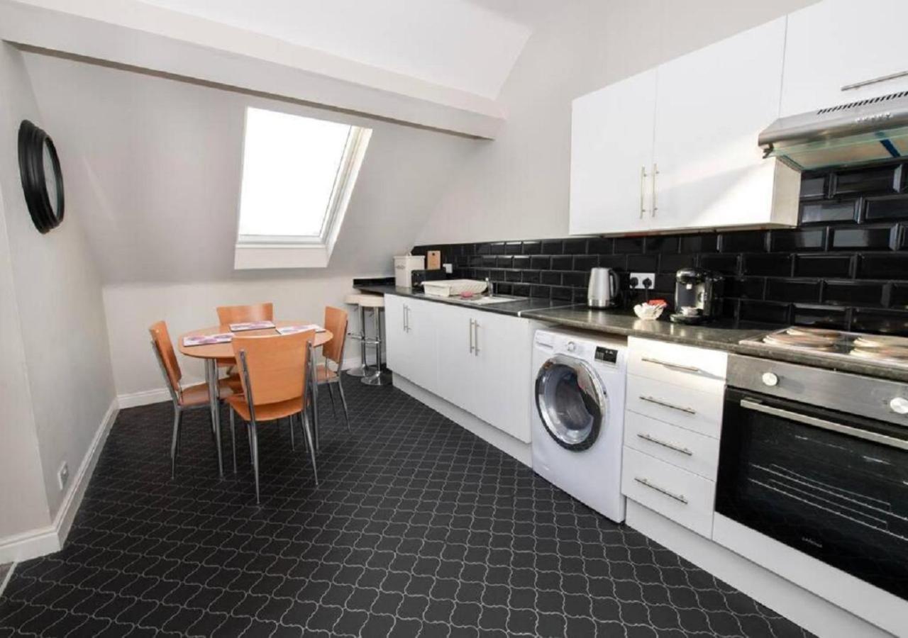 Sandmartin - Top Floor 3-Bed Apartment Sea Views & Parking Scarborough Buitenkant foto